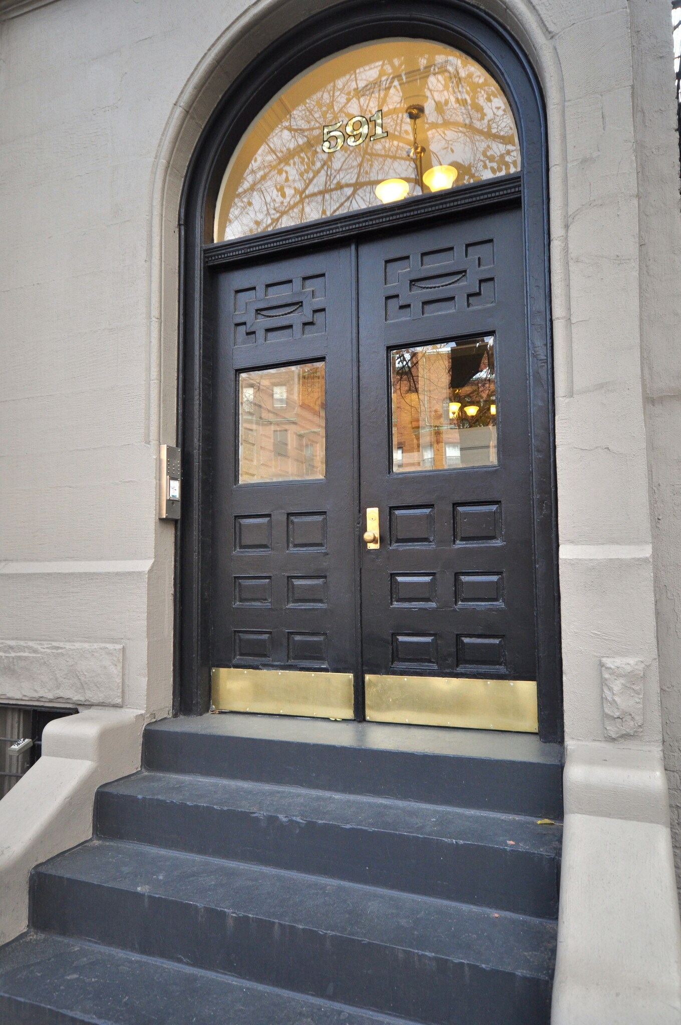 Building Photo - 591 Beacon St