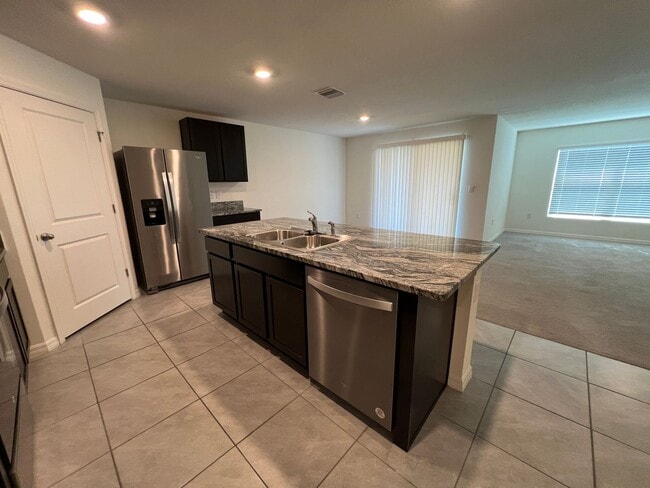 Building Photo - 4 Bedroom, 2 Bathroom Home in the Highly D...