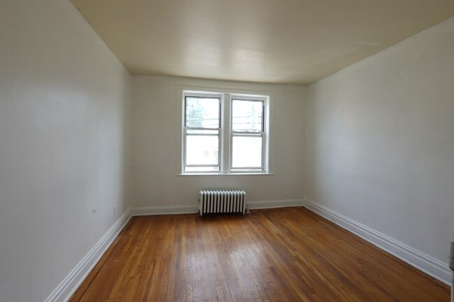 Building Photo - 573 Ave E