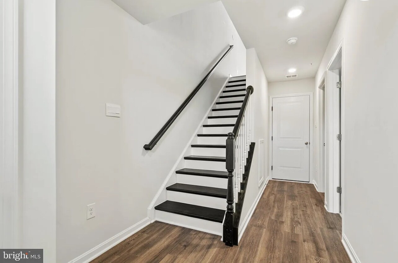 Building Photo - 262 Ensemble Way