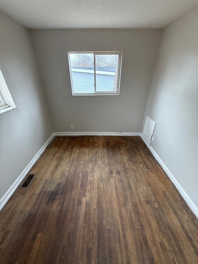 Building Photo - 5331 Oliver Ave