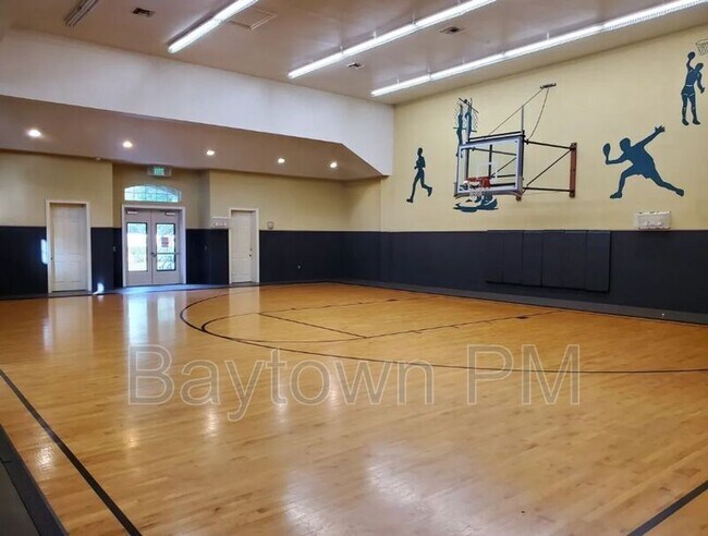 Building Photo - 10025 Courtney Palms Blvd