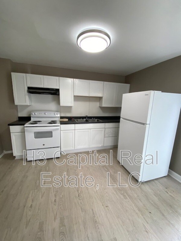 Building Photo - 2120 Lee Ave