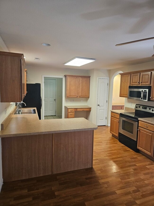 Building Photo - 3 bedroom, 2 bathroom home