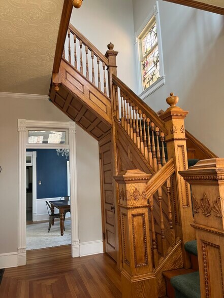 Building Photo - 819 Avenue D