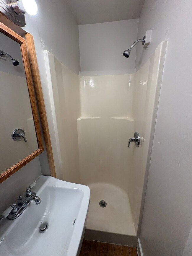 Building Photo - Private Suites in a Beautiful Shared Home Near UNC & Coffee Shops