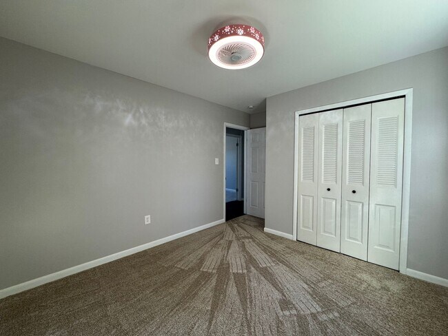 Building Photo - Stunning 4 Bed 2.5 Bath Single-Family Home...