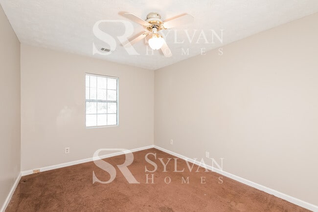 Building Photo - Spacious 3BR 2.5BA Home Awaits You!