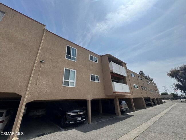 Building Photo - 10331 Lindley Ave