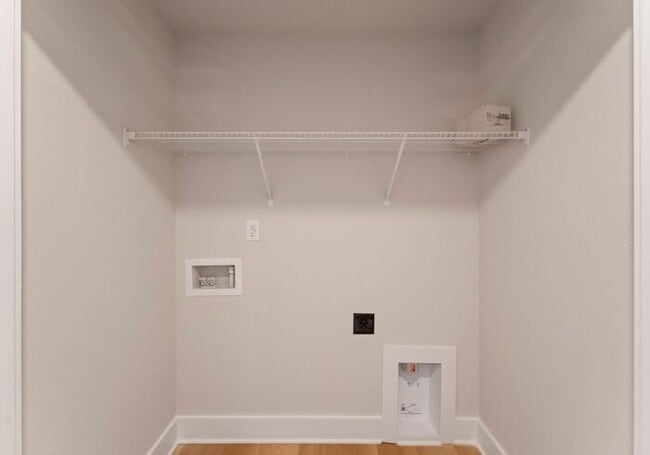 Building Photo - FREE RENT! Stunning 4 Bed | 3.5 Bath Luxury Townhome at The Towns at Rocky River