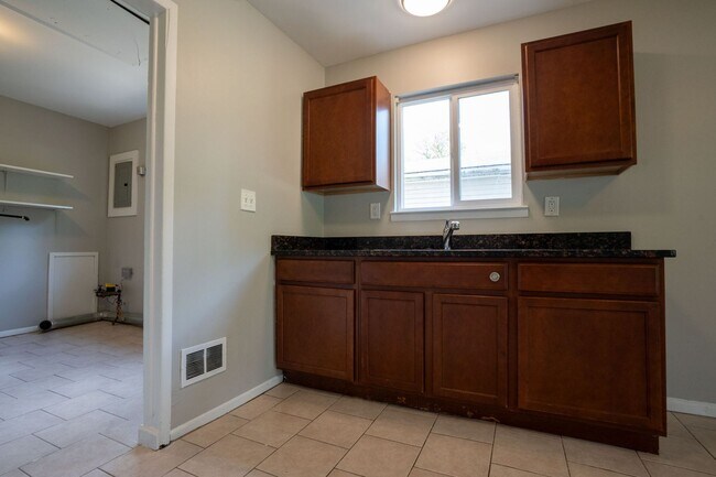 Building Photo - Warren 3 bedroom ranch