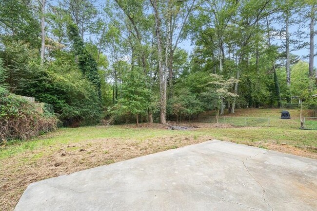 Building Photo - Split-Level Home in Peachtree Corners Repr...