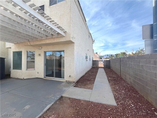 Building Photo - 1537 N Canyon Rose Way