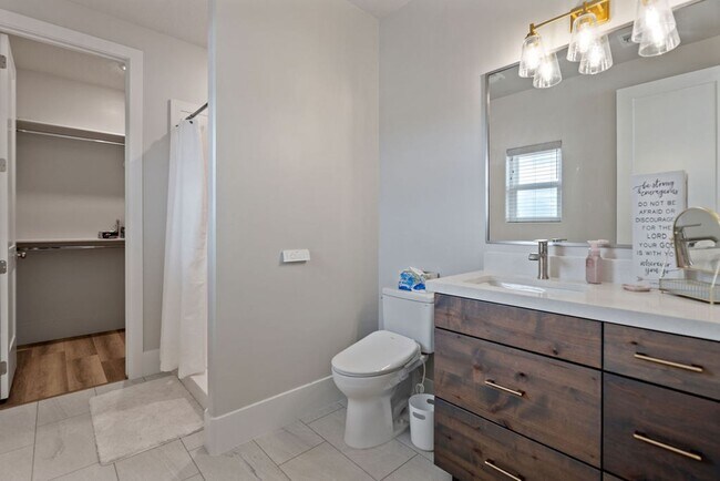 Building Photo - Elegant Residence on an Arce Lot