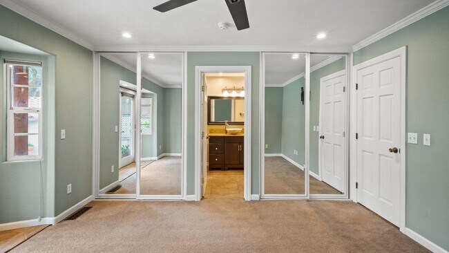 Building Photo - 22 Greengate Ct