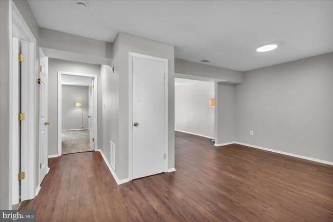 Building Photo - 915 Silver Ct