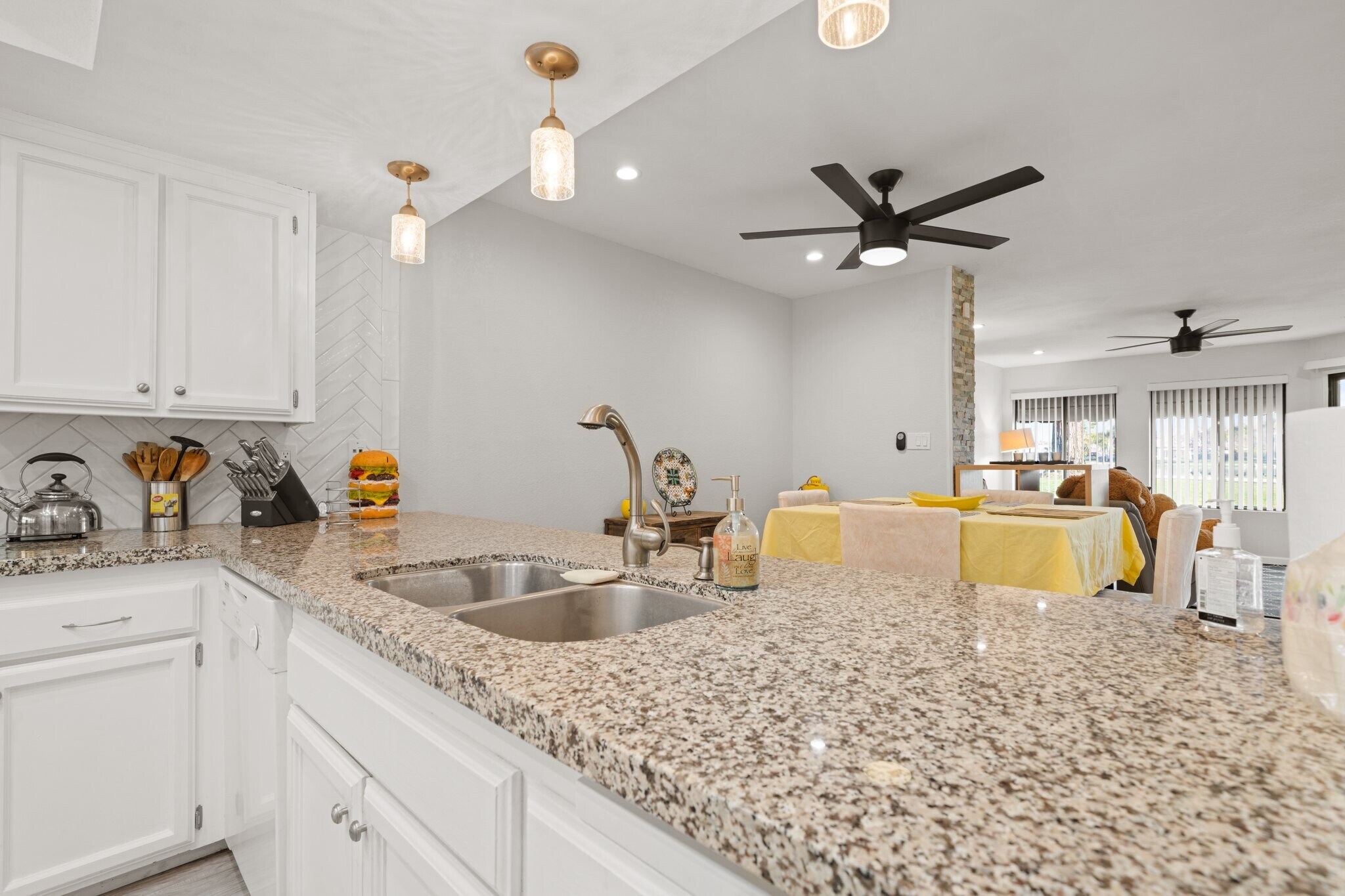 Building Photo - 14500 Palmas Dr