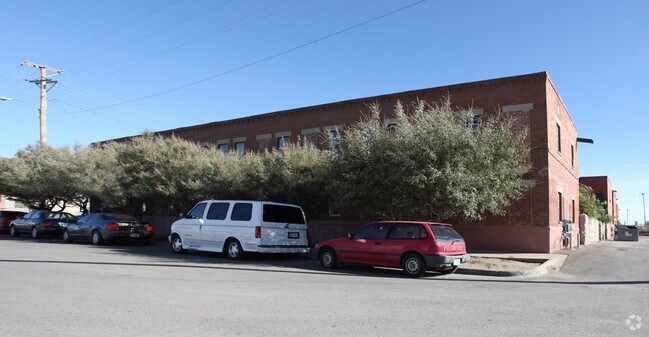 Building Photo - 911-919 Chihuahua St