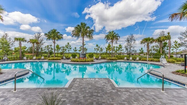 Building Photo - ***HALF OFF FIRST MONTH'S RENT FOR LEASE S...