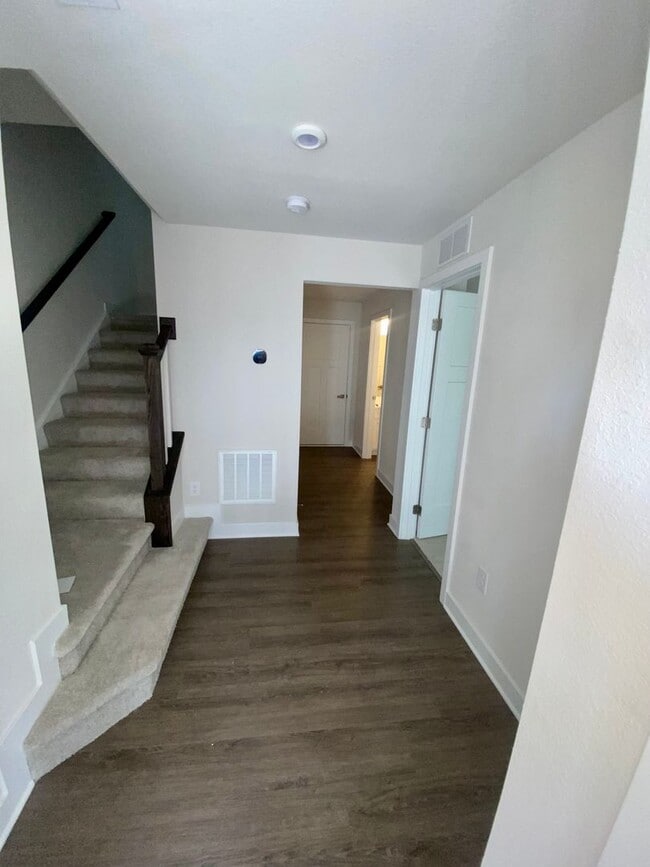 Building Photo - Edge at Azalea