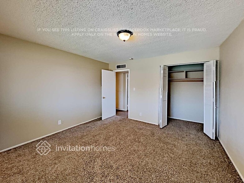 Building Photo - 2609 W Charter Oak Rd