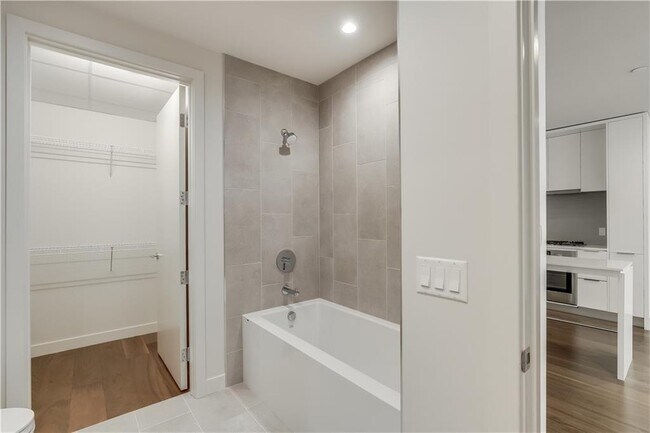 Building Photo - 44 East Ave