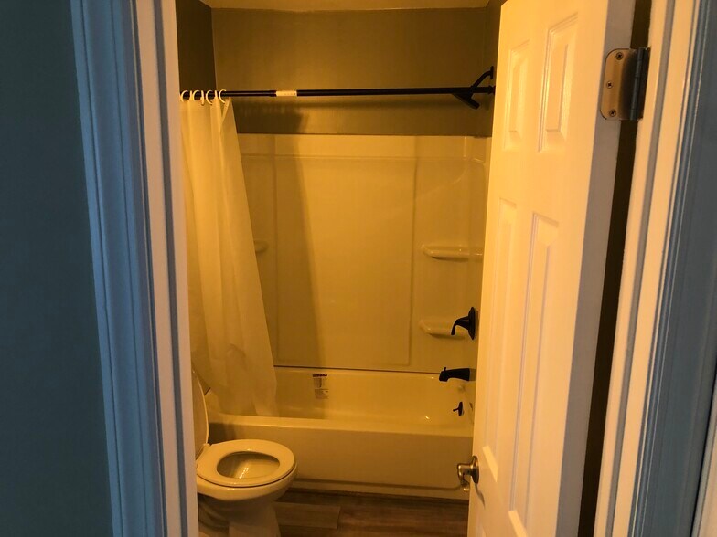 Building Photo - 290 Heather Croft