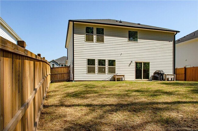 Building Photo - 660 Stately Dr