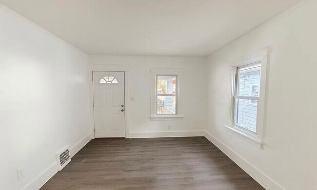Building Photo - 910 W Virginia Ave