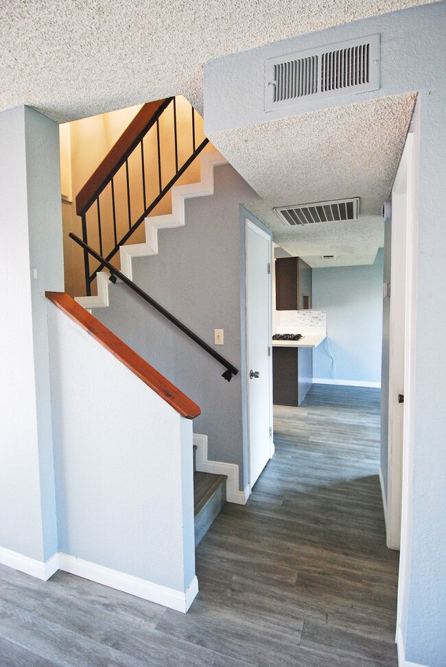 Building Photo - 1097 S Santo Antonio Dr