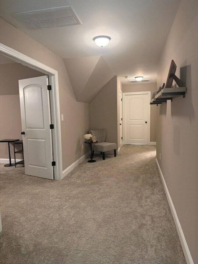 Building Photo - 207 Waverly Dr