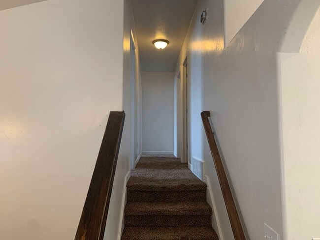 Building Photo - Spacious 5 Bedroom in Roy!