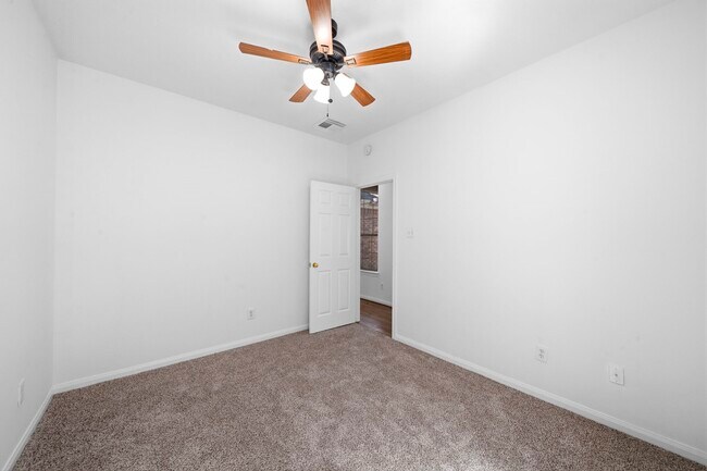 Building Photo - 17215 Fernchase Ct