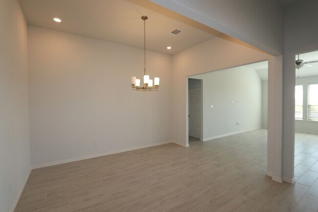 Building Photo - $500 OFF 1 MO RENT!!-Bigger and Better than the rest!