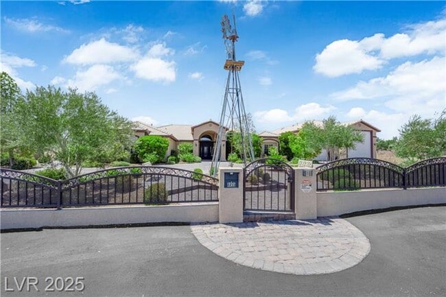 Building Photo - 1.2 Acres with Indoor & Outdoor RV Parking!!!!