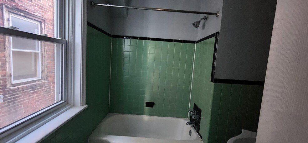 Building Photo - 5247 Spruce St
