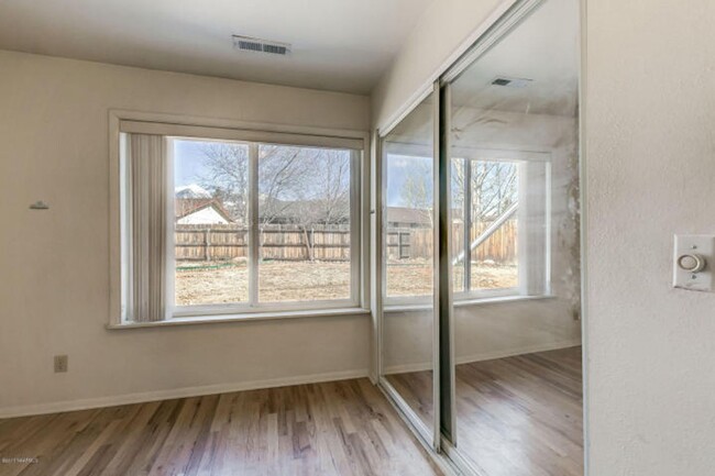 Building Photo - 4 Bed, 2 Bath in CHESHIRE!! Amazing Peak V...
