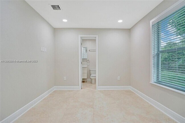 Building Photo - 9457 SW 52nd Ct