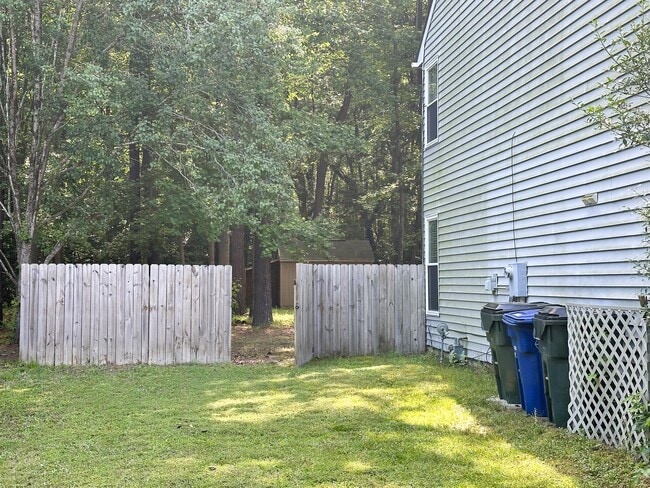 Building Photo - 322 Ash Wood Dr