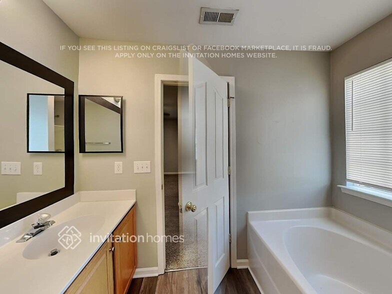 Building Photo - 17220 Cambridge Woods Ct