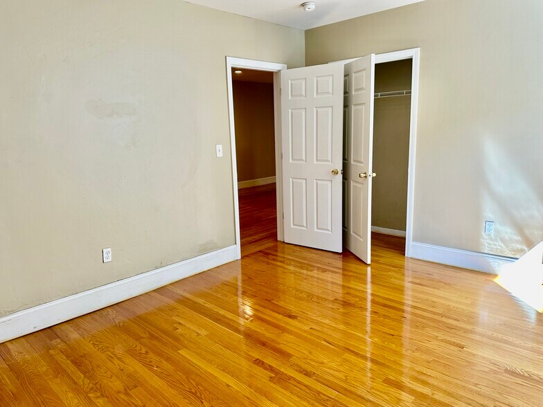 Building Photo - 328 St Paul St