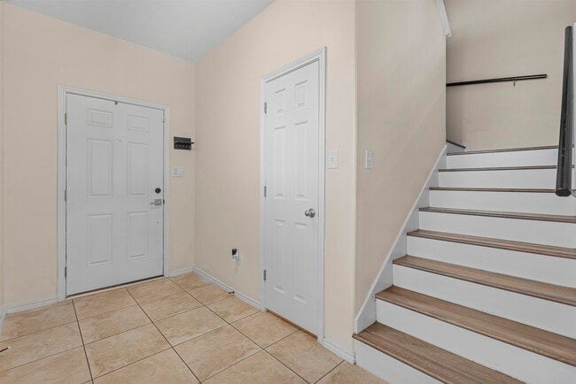 Building Photo - 205 Aquero Blvd