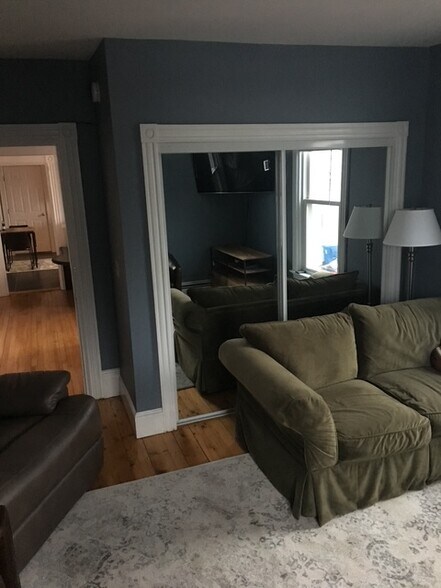 Building Photo - 58 Wilson St