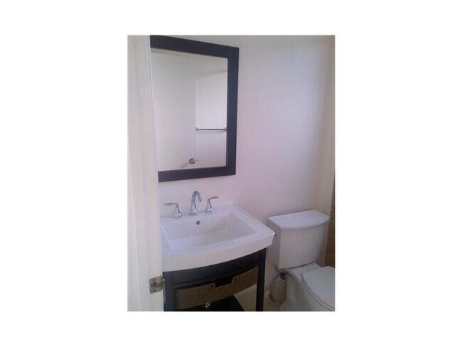 Building Photo - 2653 Oakbrook Dr