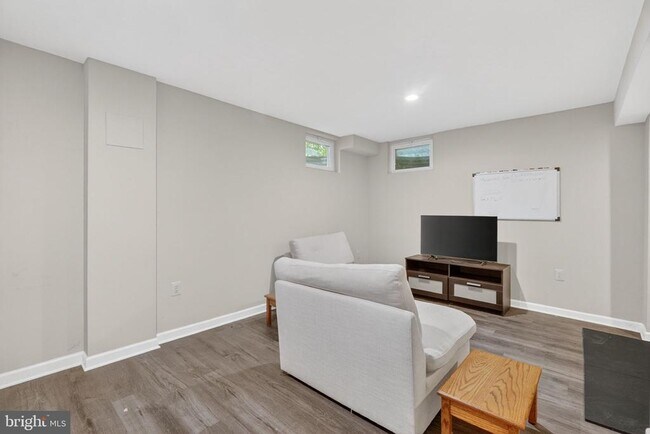 Building Photo - 9821 Owens Ct