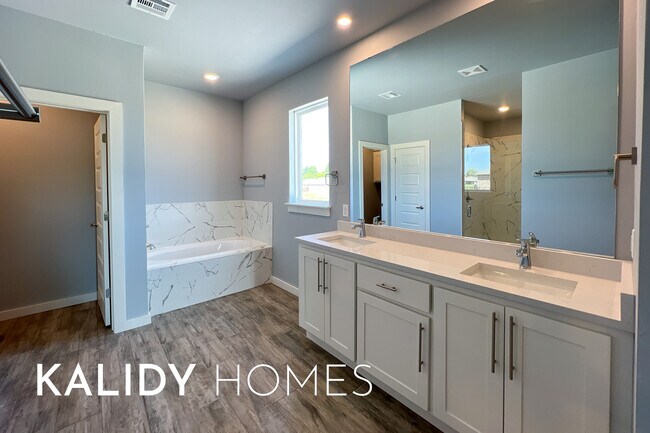 Building Photo - 213 Olde Ml Ct