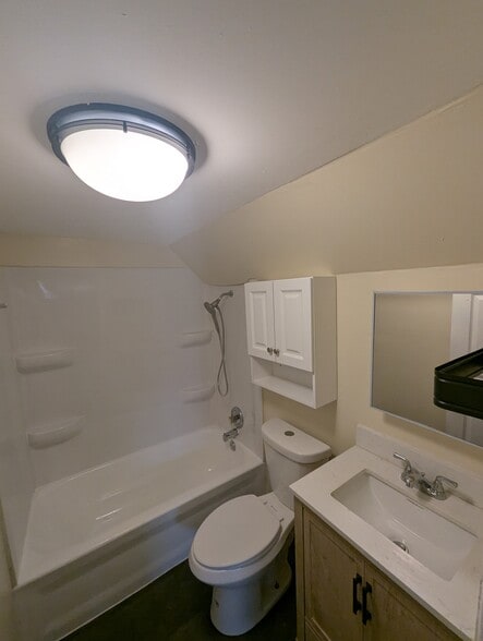 Bath 2 - 4425 Enright Ave