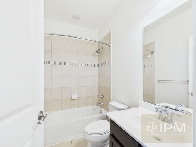 Building Photo - Beautiful 4 Bedroom, 2.5 Bath Townhome in Regents Glen!