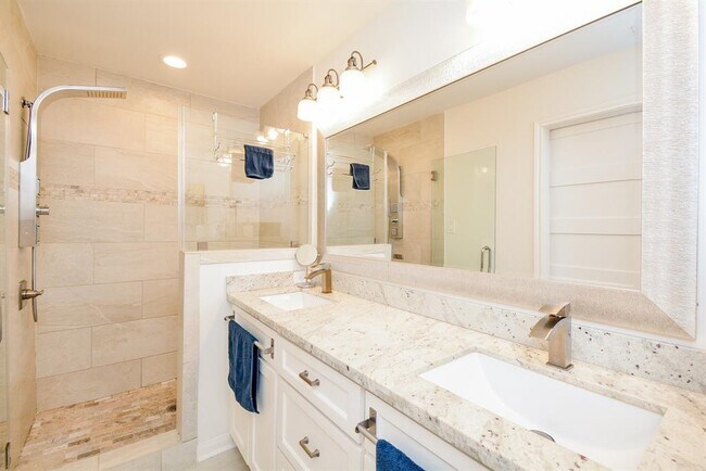 Building Photo - 2600 Nantucket Dr