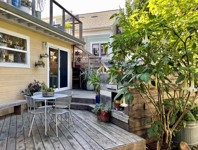 Building Photo - 482 38th St